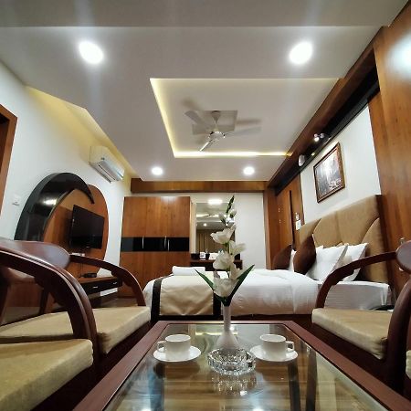Hotel Royal City Силигури Экстерьер фото