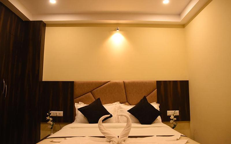 Hotel Royal City Силигури Экстерьер фото
