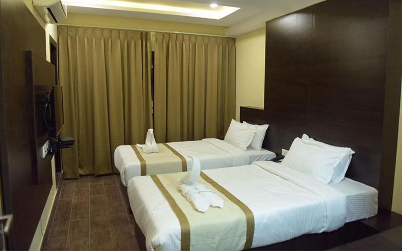 Hotel Royal City Силигури Экстерьер фото