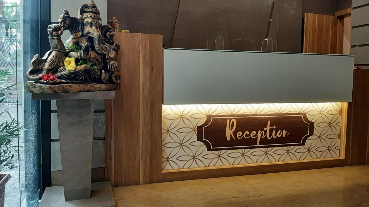 Hotel Royal City Силигури Экстерьер фото