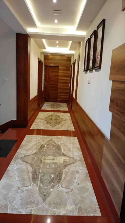 Hotel Royal City Силигури Экстерьер фото