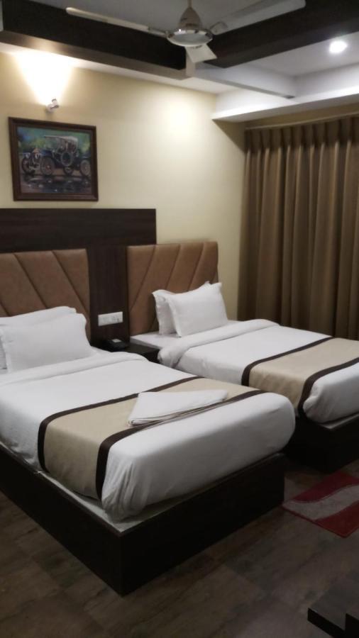 Hotel Royal City Силигури Экстерьер фото