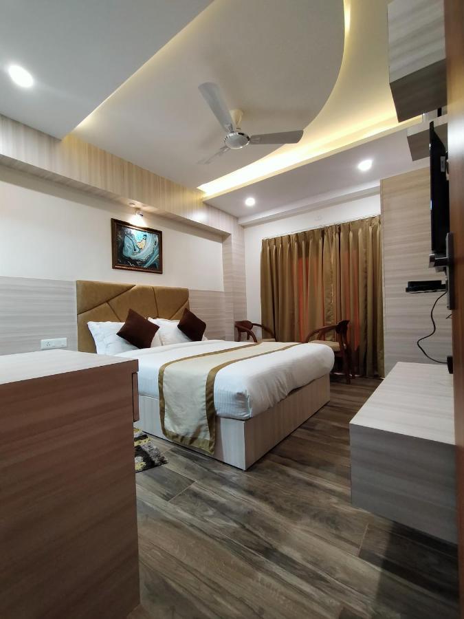 Hotel Royal City Силигури Экстерьер фото