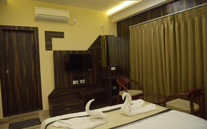 Hotel Royal City Силигури Экстерьер фото