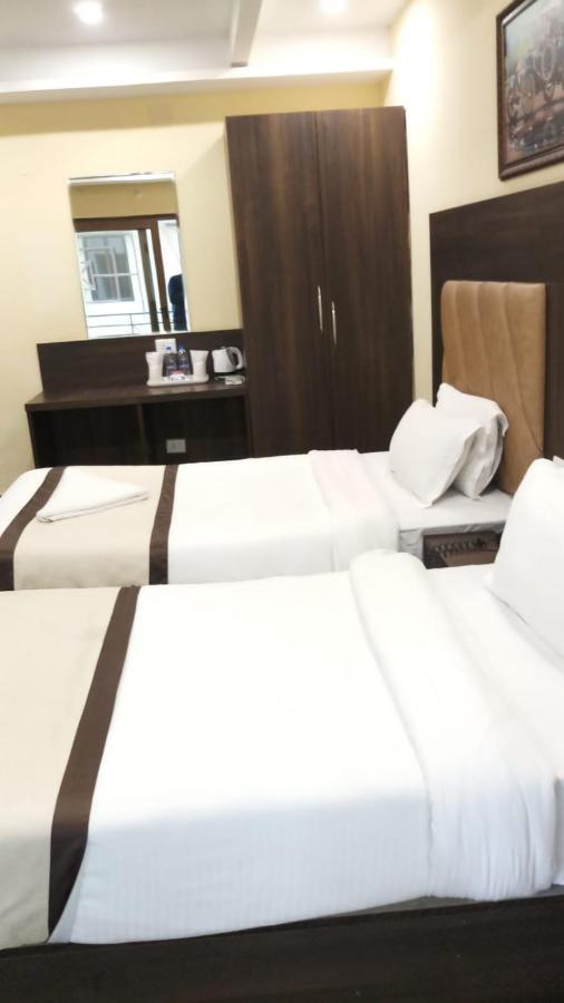 Hotel Royal City Силигури Экстерьер фото