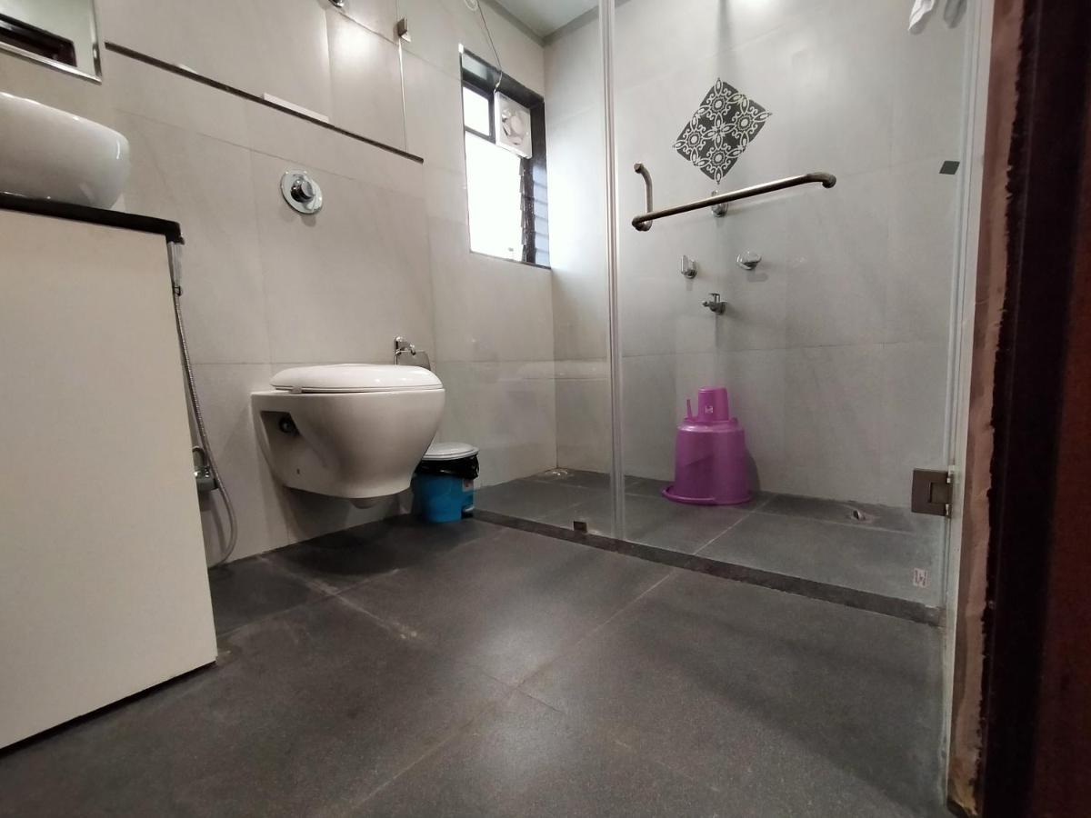 Hotel Royal City Силигури Экстерьер фото