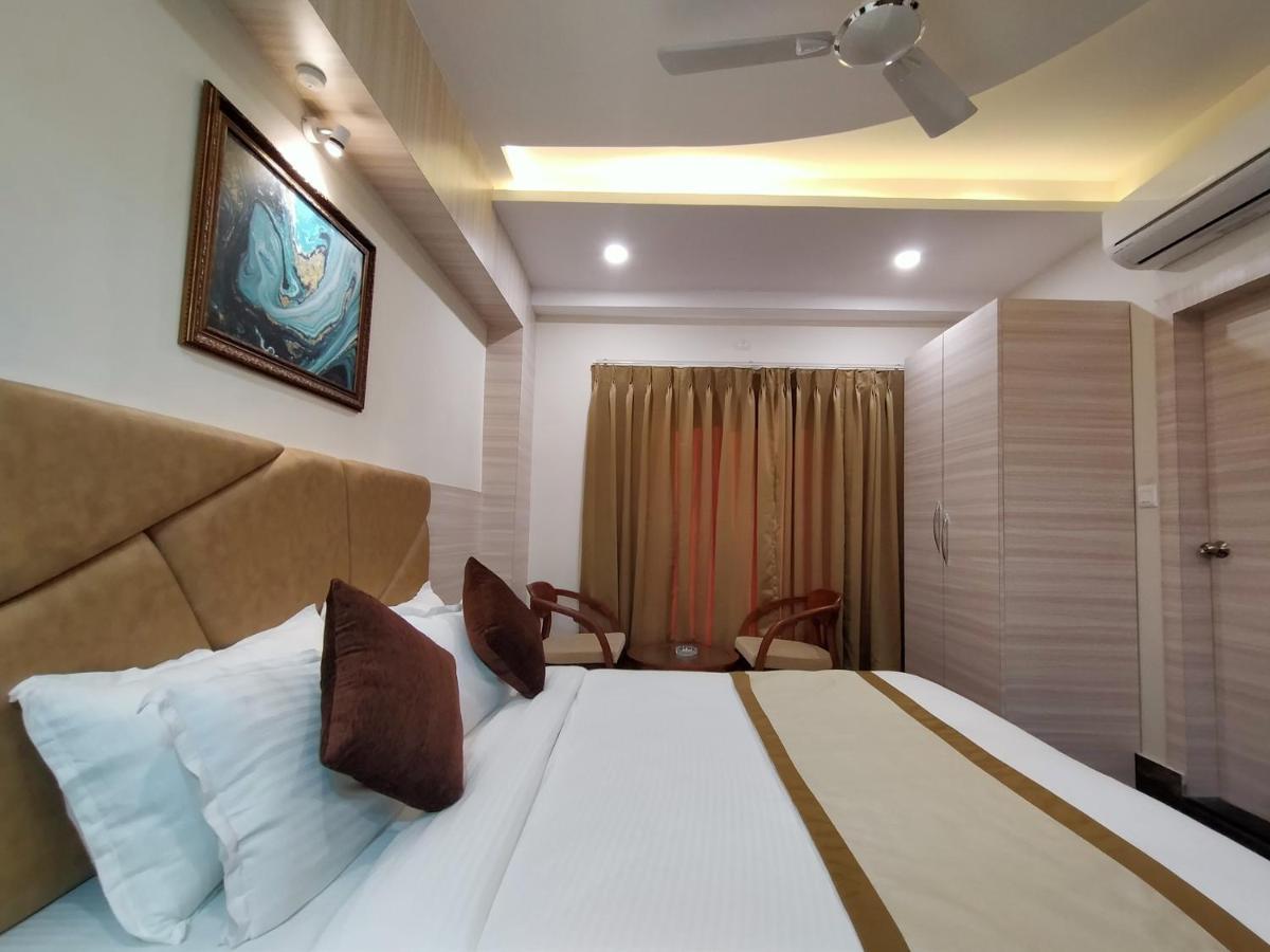 Hotel Royal City Силигури Экстерьер фото