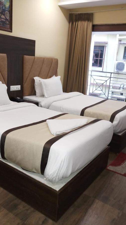 Hotel Royal City Силигури Экстерьер фото