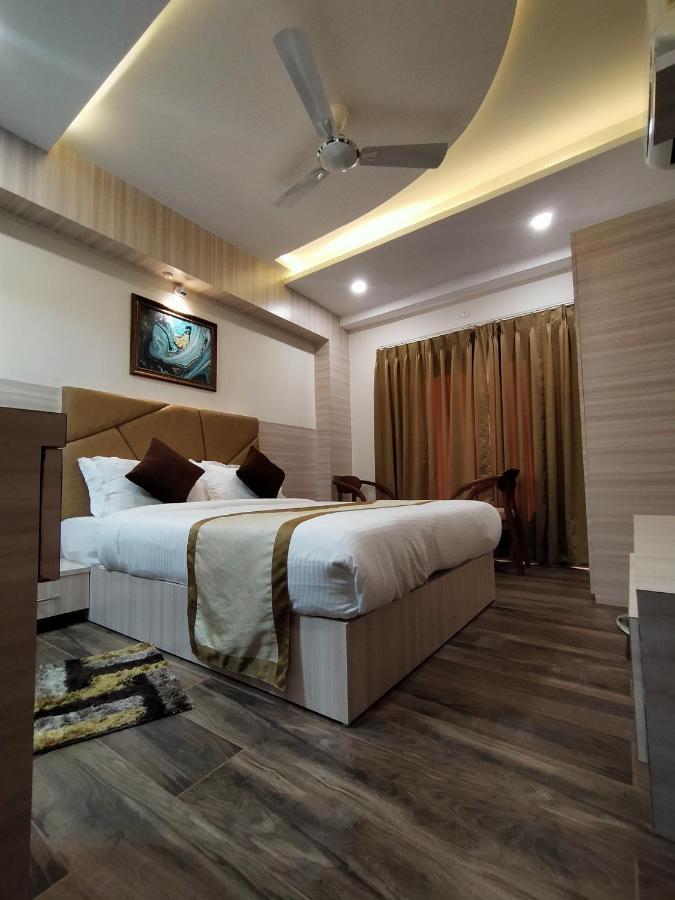 Hotel Royal City Силигури Экстерьер фото